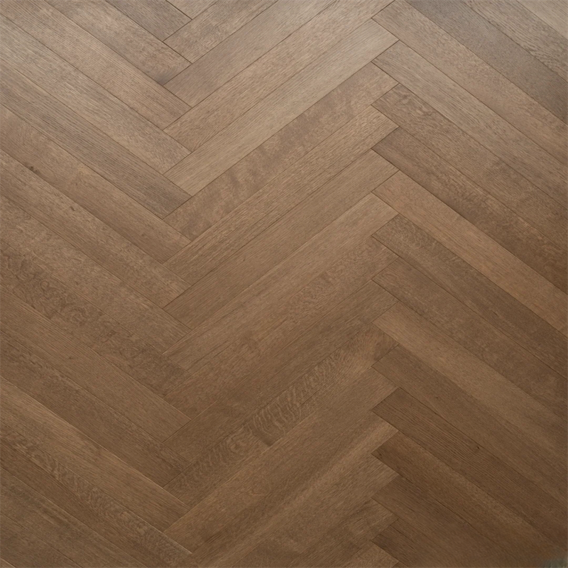 2023 Wholesale Various Color UV Coating  Smooth & Brushed Finished American Red Oak Solid  Chevron Wood flooring