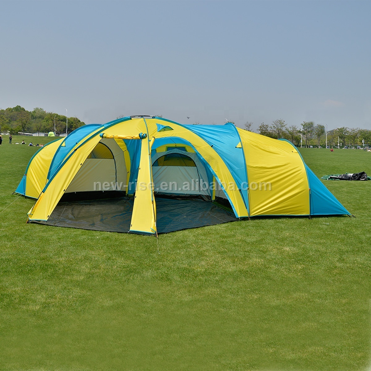 Camping Extra Large  6 Person Dome Family Group Camping Tent with 3 Bedrooms 1 Living Room