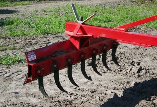 Heavy duty tractor rear mounted grader blade with rippers