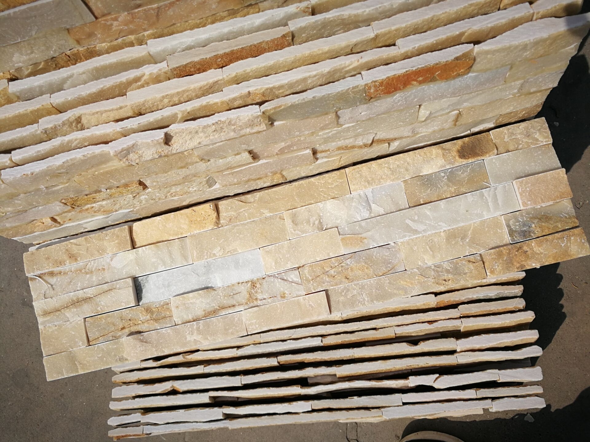 Natural Autumn quartzite culture stone veneer panels for exterior