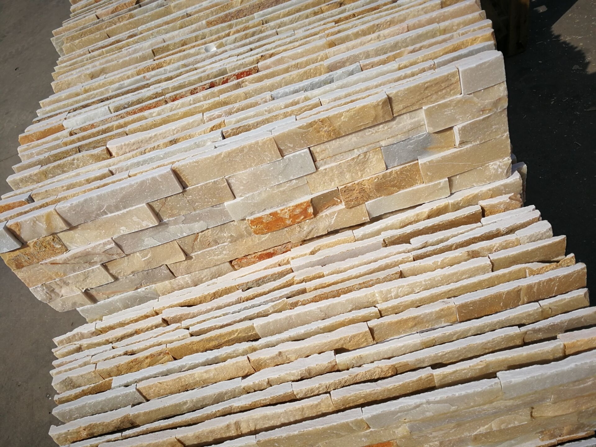 Natural Autumn quartzite culture stone veneer panels for exterior