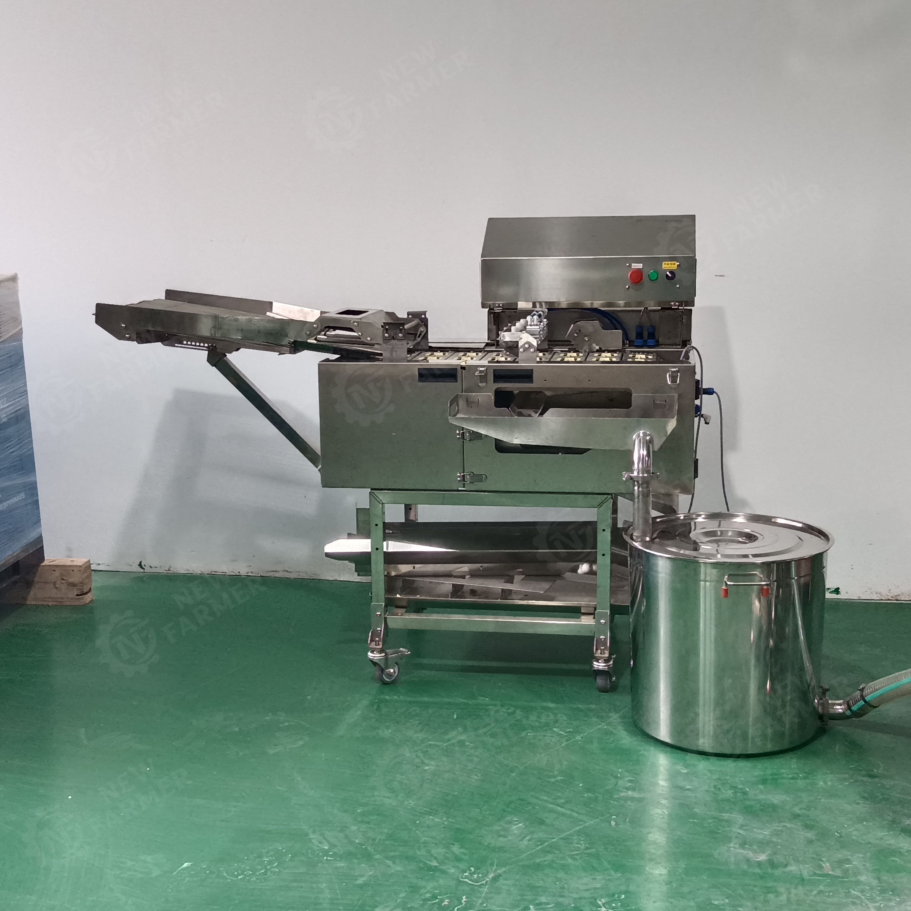 Multifunctional Egg Processing Industrial Egg Washing Machine / Egg Packing Machine / Egg Cracking Machine