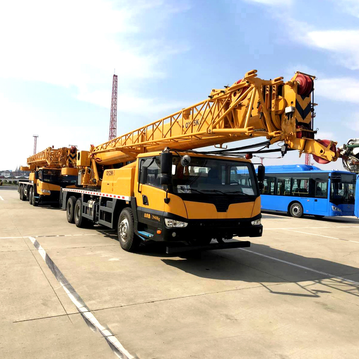 Chinese  XUZHOU famous brand 25 tons mobile truck crane