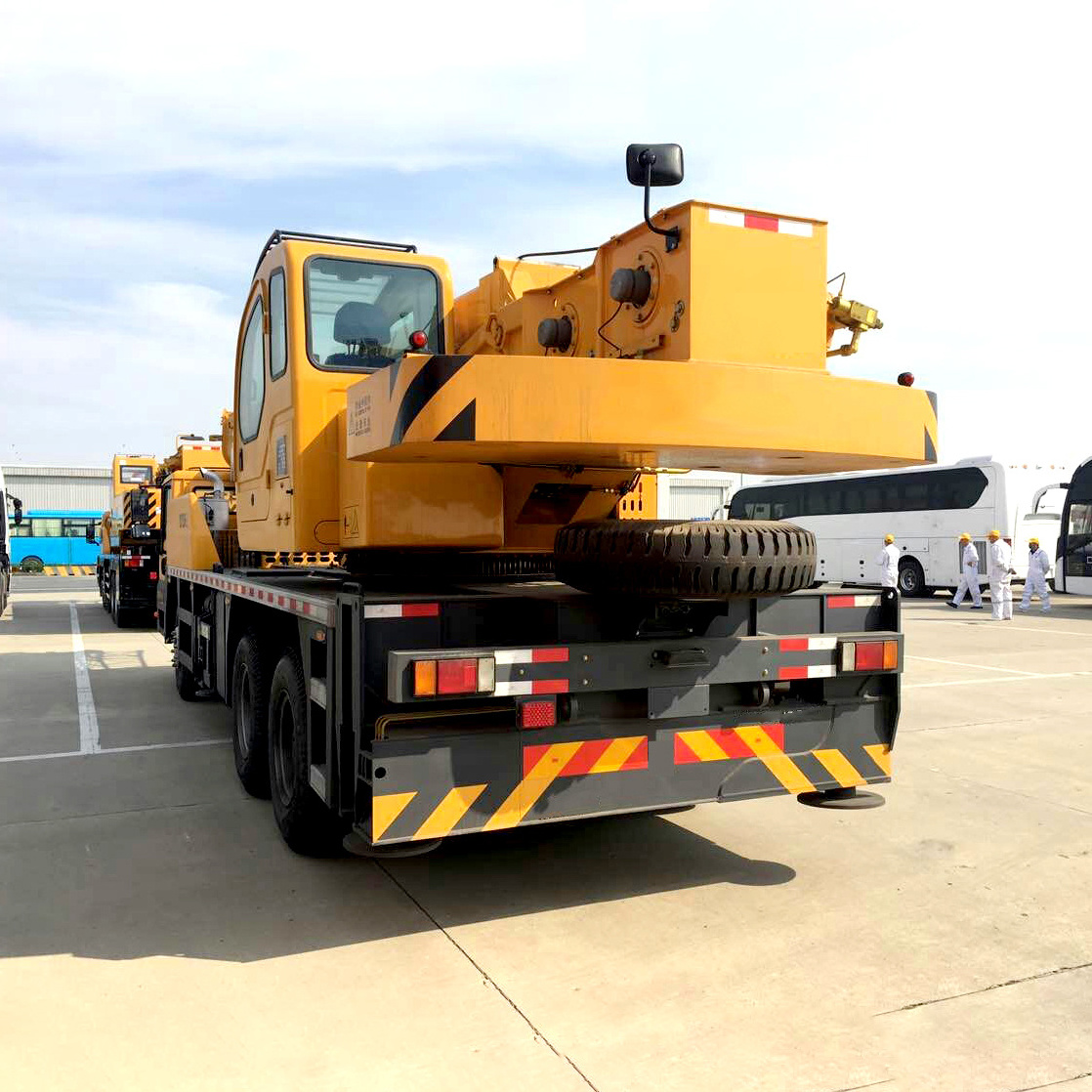 Chinese  XUZHOU famous brand 25 tons mobile truck crane