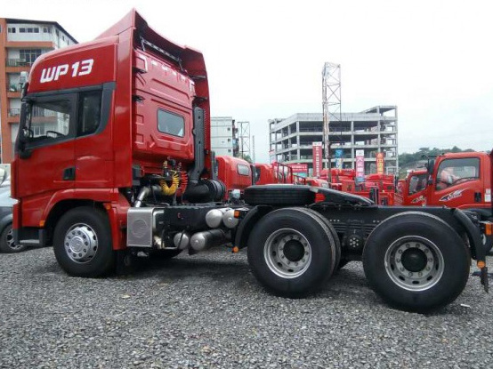 Chinese Famous Brand 6x4 10 Wheel Tractor Truck and Trailer with Best Price