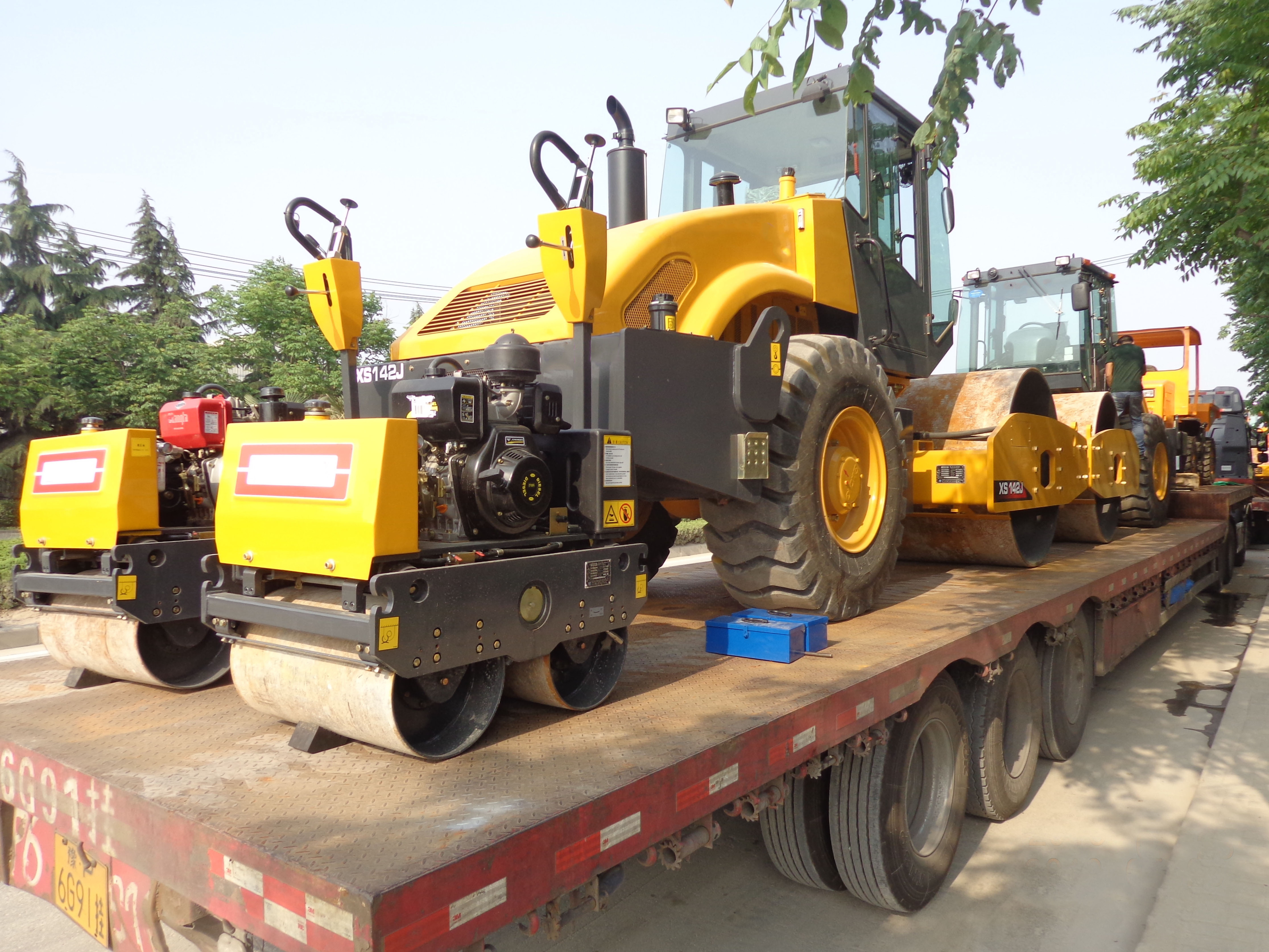 14 Ton China Top Brand Single Drum Vibratory Road Roller XS143J with Mechanical Control