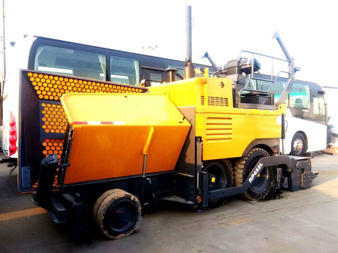 7M China Asphalt Concrete Cement Paver Road Paving Machinery For Sale Price RP701L