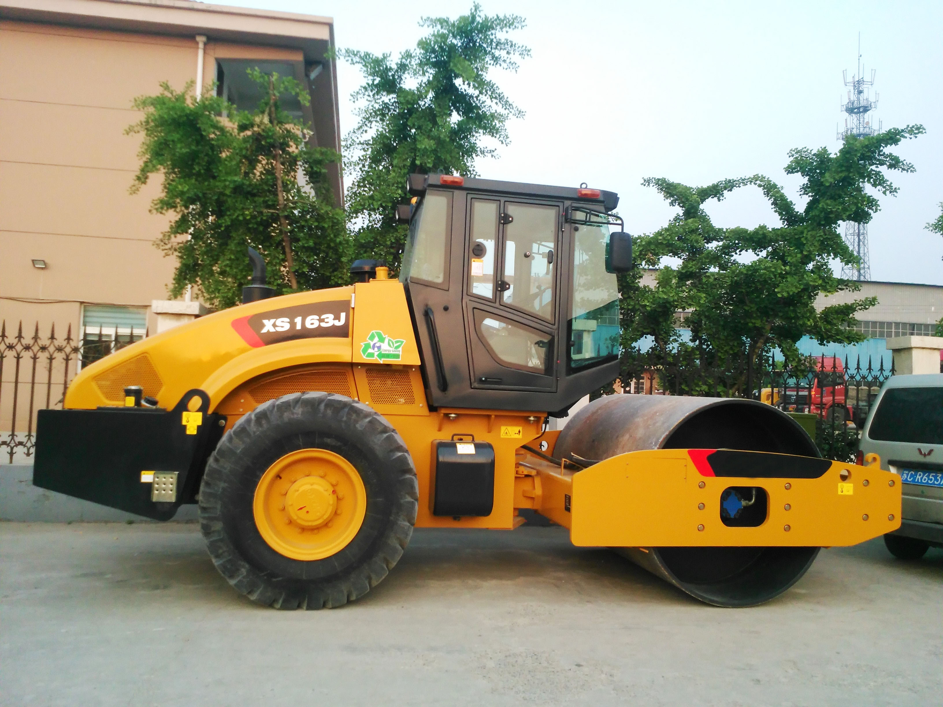 High Quality Chinese 14 ton Vibratory Compacting Roller XS142J