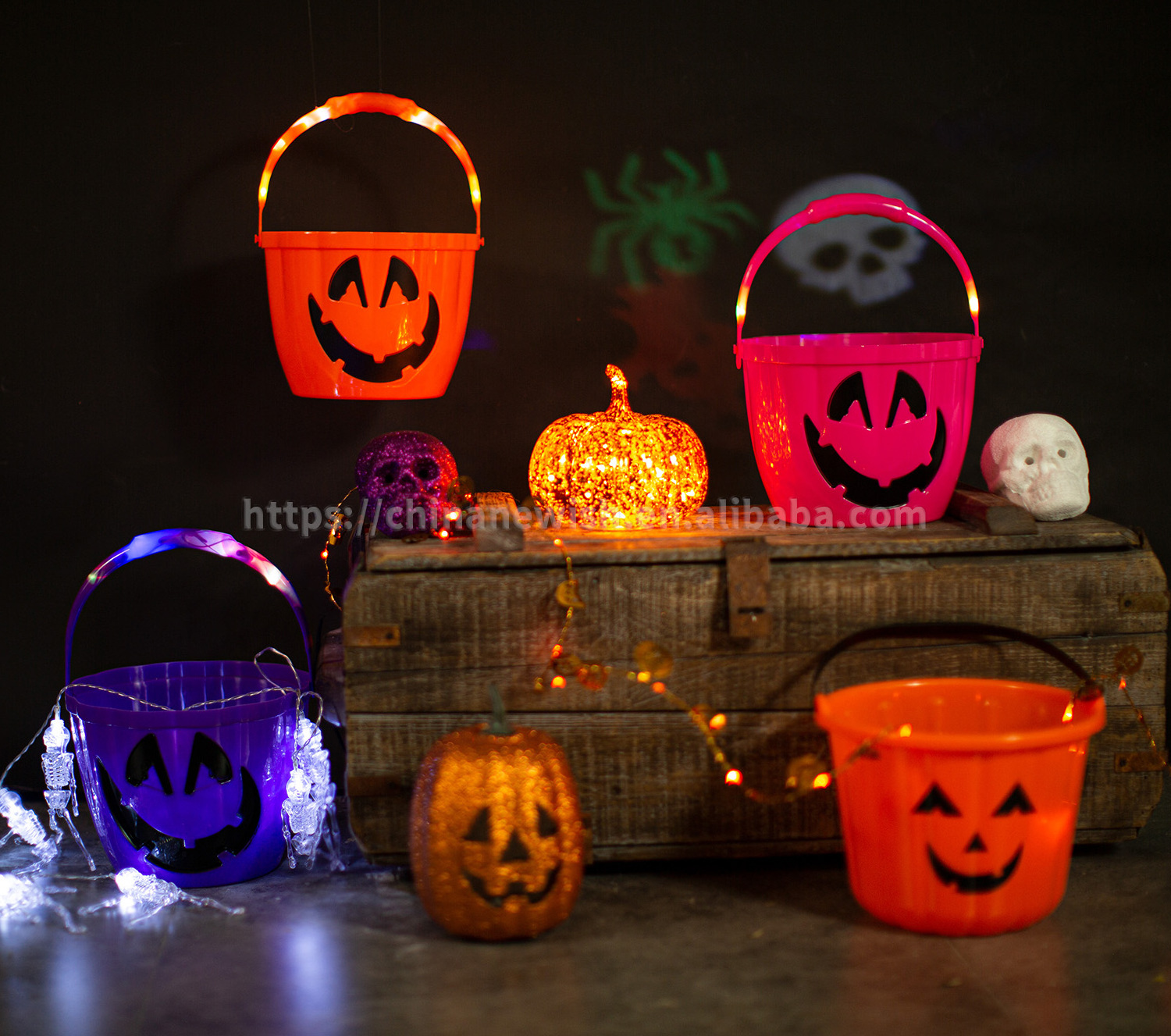 Hot selling Halloween Plastic Pumpkin Bucket Led Candy Lantern for Indoor Outdoor Halloween Party Decoration