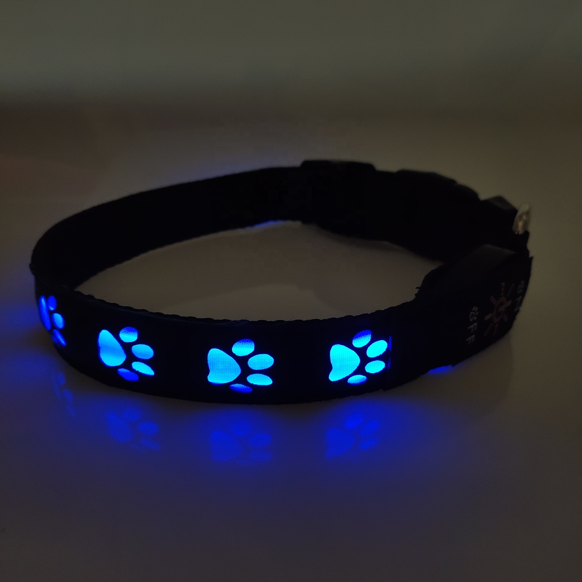 Luxury Light Up Dog Collar Lights For Night Walking Led Dog Collar Rechargeable Color Changing Waterproof Glowing Reflective