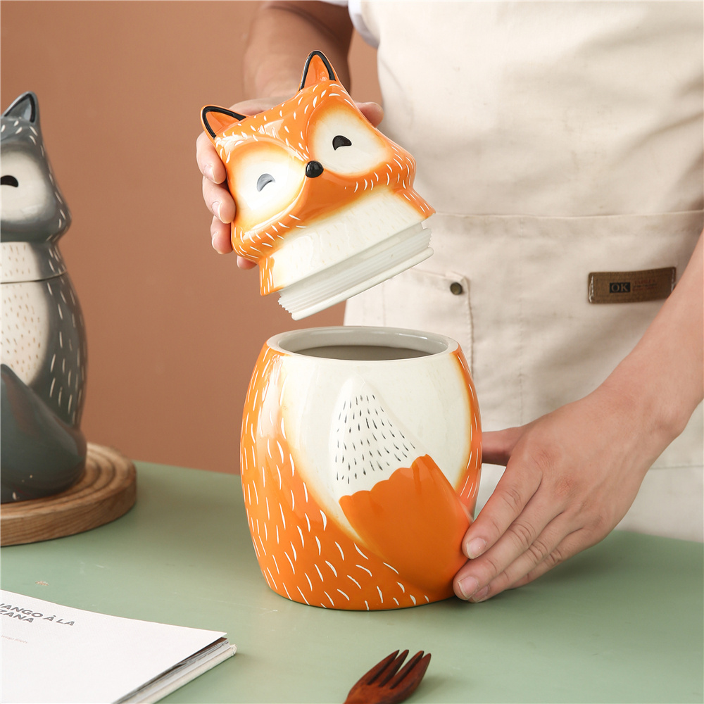 Custom Cartoon Hand-Painted Ceramic Animal Shape Cookie Jar Fox Shaped Food Jar Storage Container Ceramic Canister