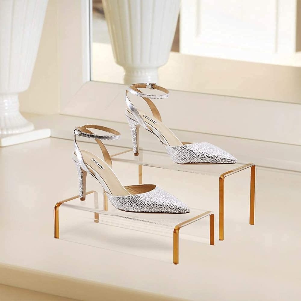 New Arrival Acrylic Heighten Display Stand Clear Shoes and Handbags Shelf Window Display Rack Cupcakes Stand