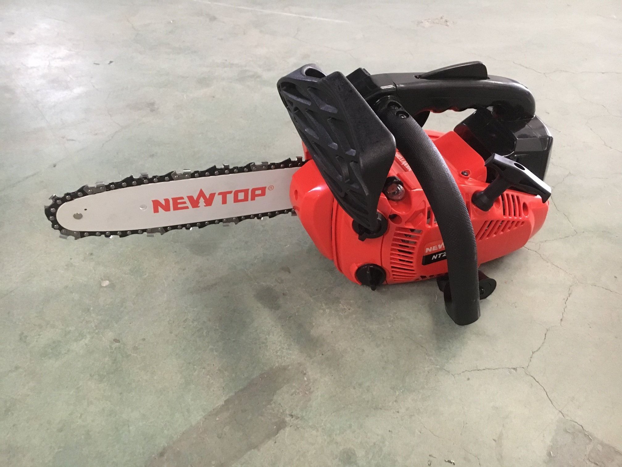 Mini Chainsaw 2 Stroke Wood Cutting Machine Petrol Chainsaw Engine 25CC