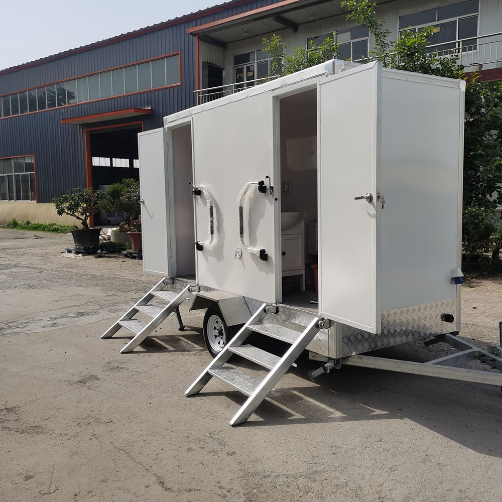 2023 Luxury WC Movable Mobile Public Flushing Toilet for Outdoor Portable Toilet with Mobile Trailer for Sale South Africa