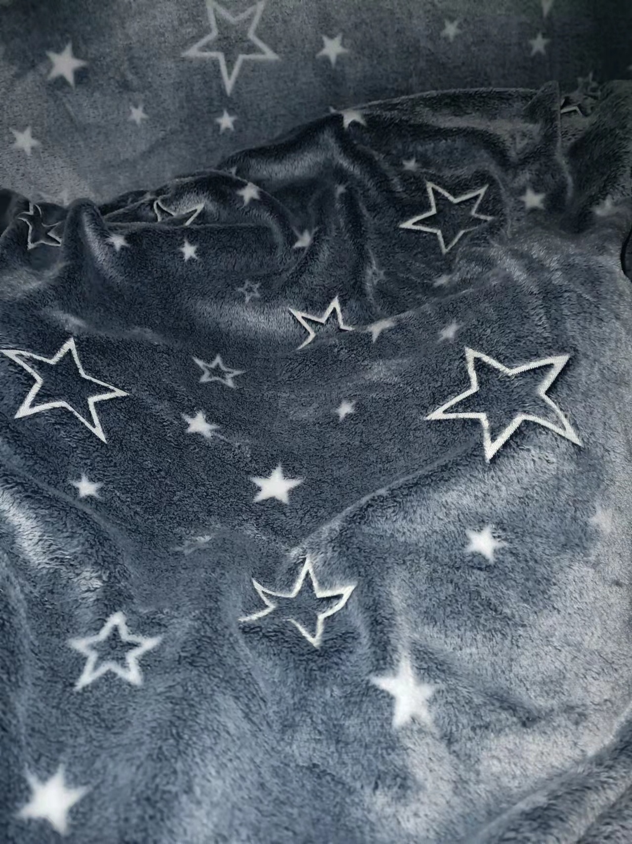 Beautiful and mysterious moon and star printed flannel blanket luminous glow in the dark kids blanket throw