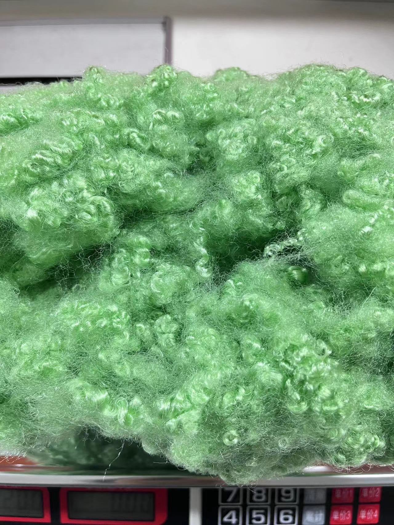 Green Color 7D*64MM Hollow Conjugated Silicone Competitive Price Quilt Sofa Stuffing Recycled HCS Polyester Staple Fiber