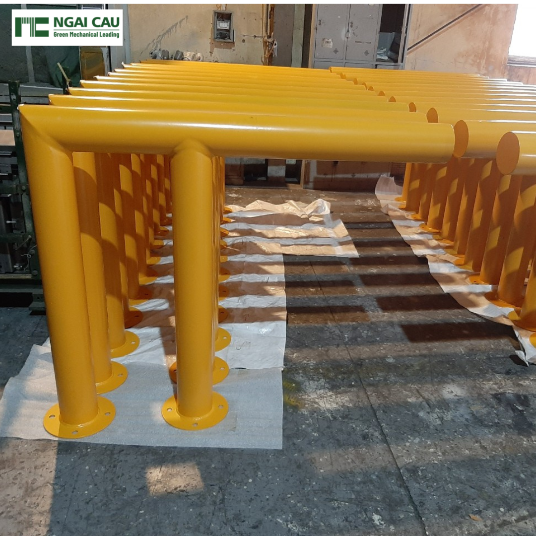 Steel Bollards Guard Poles Metal Guard Driveway Barricades Removable for Traffic Safety From Viet Nam Manufacturer