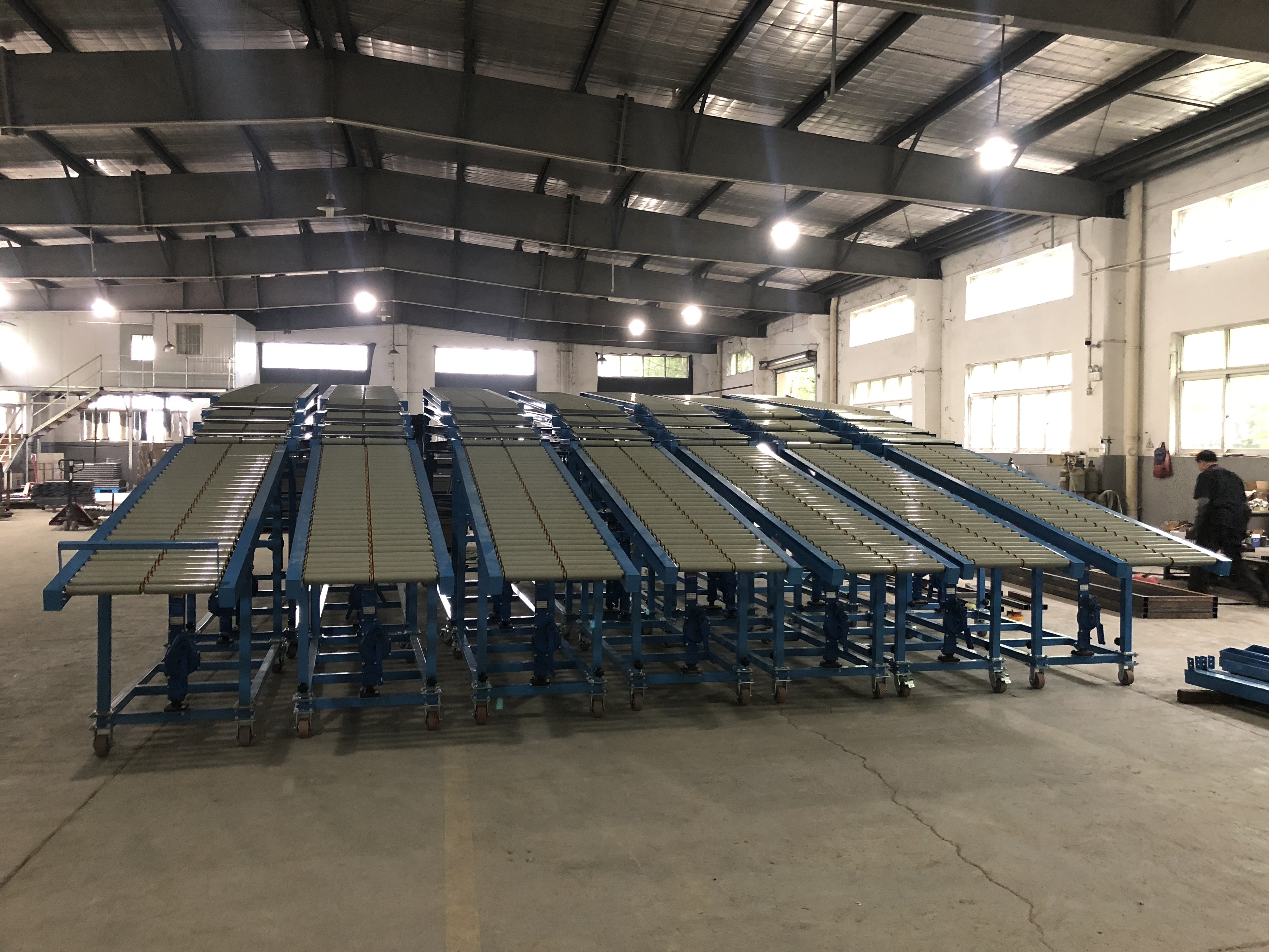 Telescopic Roller Conveyor flexible Boom Conveyor with Ramp for truck loading and unloading