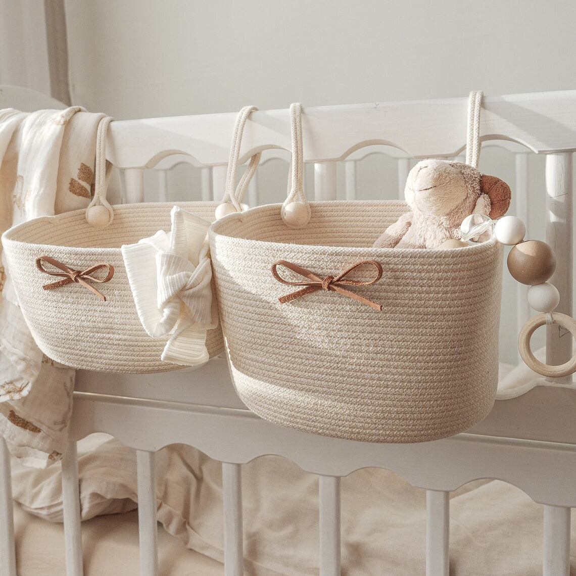 Custom baby bed hanging storage organizer crib pocket diaper pouch cotton rope crib hanging basket