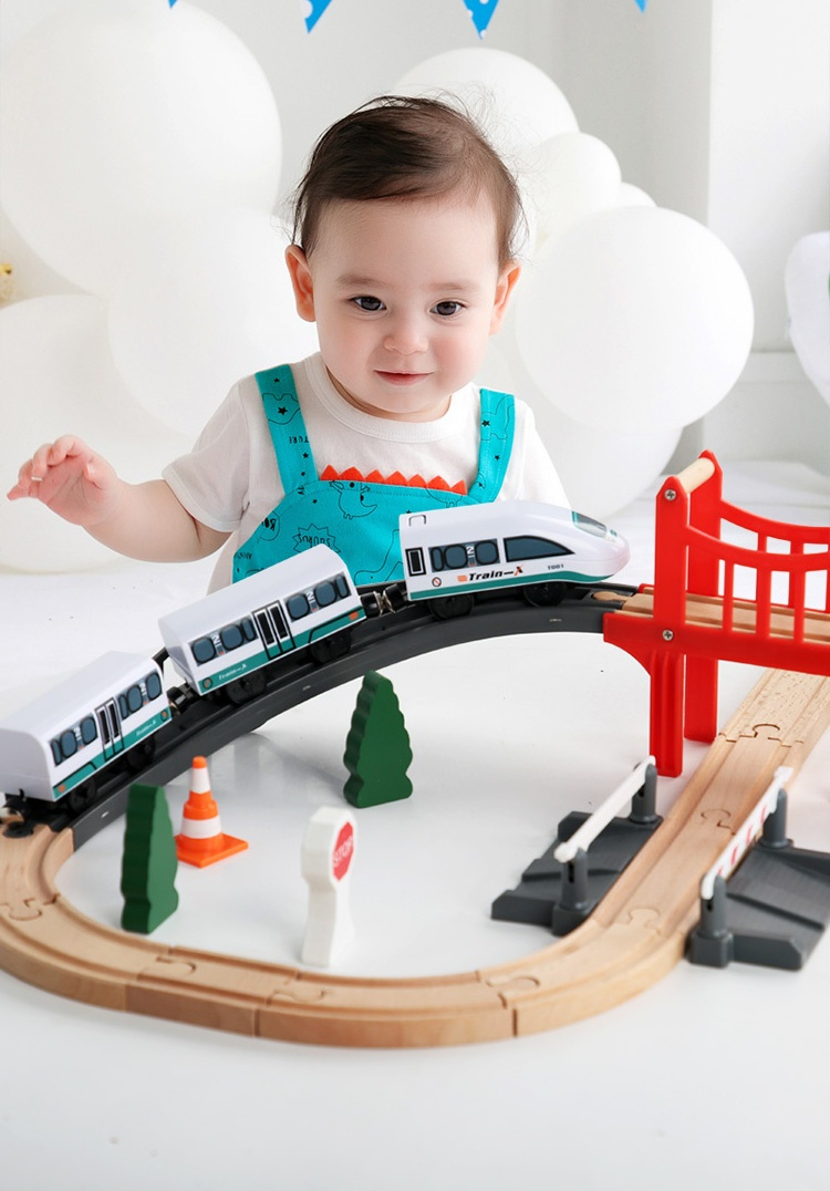 24 section hot sale children's wooden train track toys wooden train track toys 2024 new on new