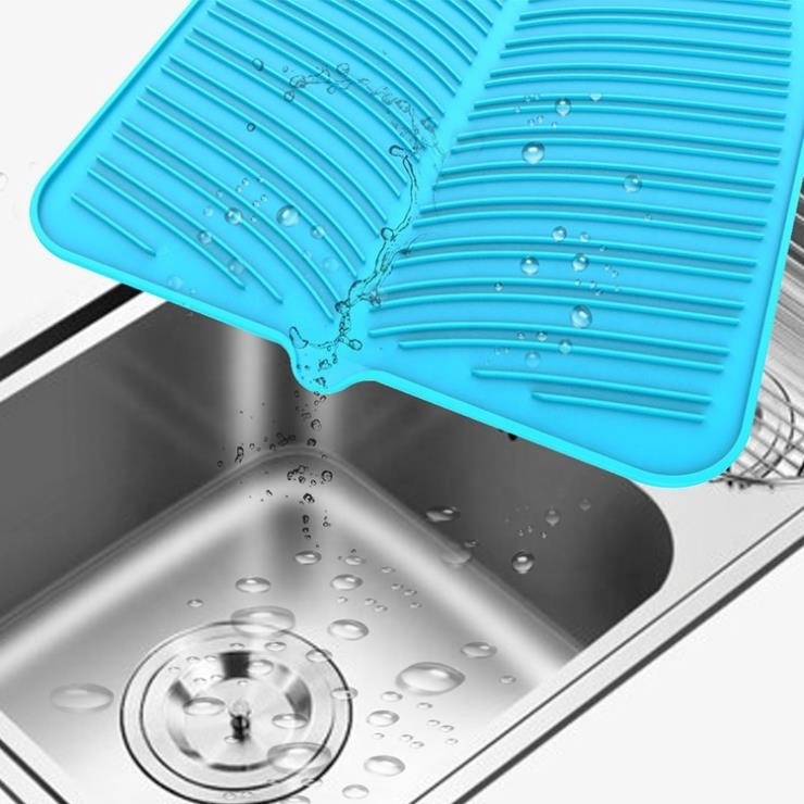 2024 Hot Insulation Silicone Counter Top Drain Pad 16 * 14 Inches Extra Large Dish Sink Drying Mat with Diversion Trough