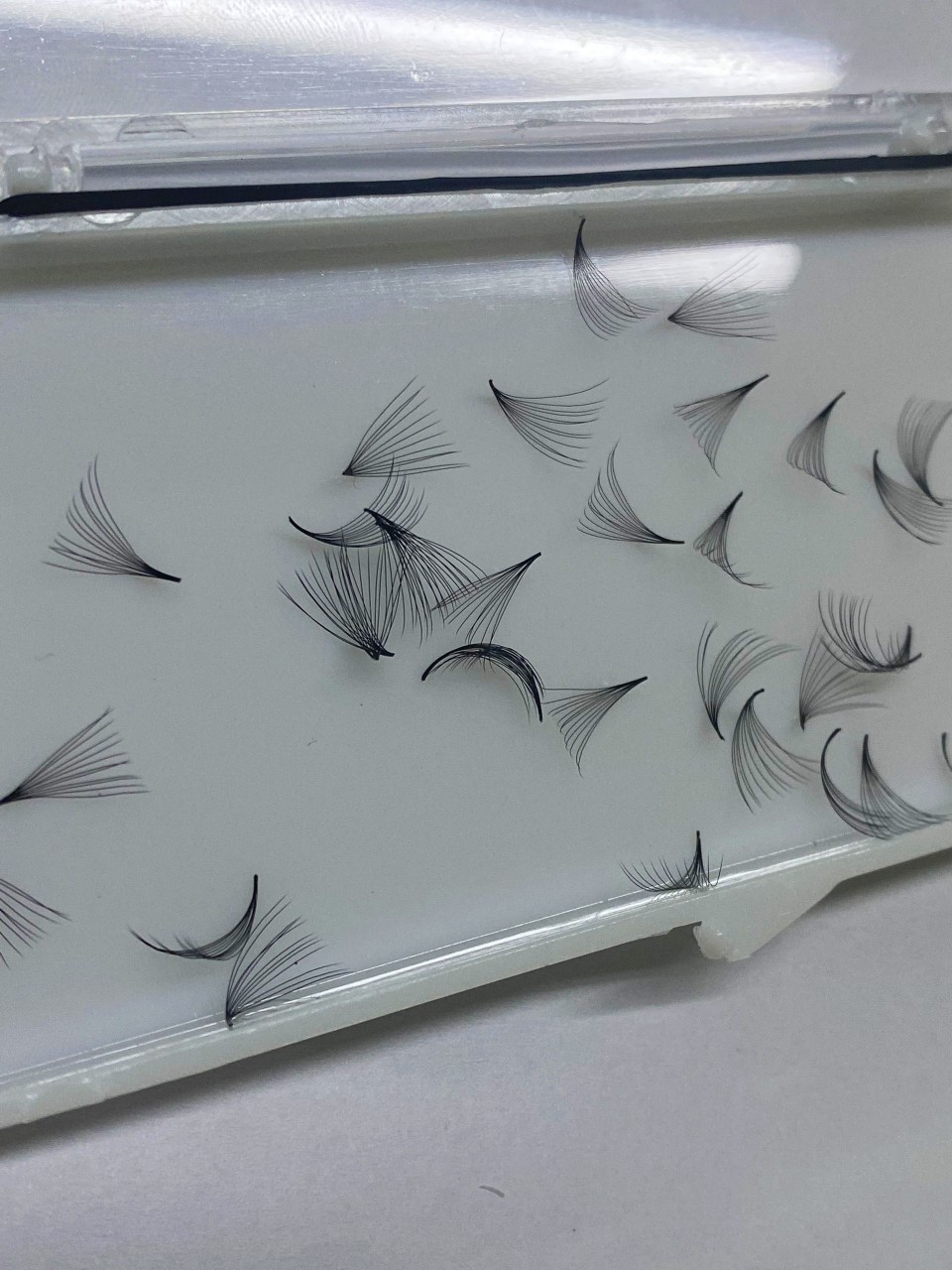 Pointy Root Slim Thin Base Loose Pro Made 0.03 0.05 12D premade Mega Volume Premade Fan Lashes Made In Viet Nam