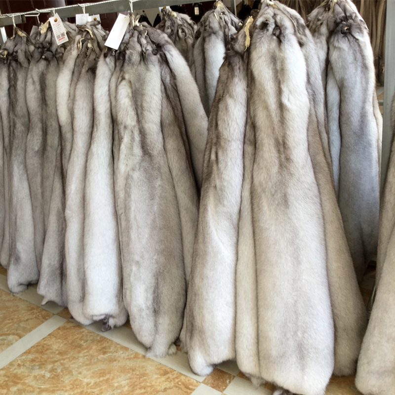 High quality natural raccoon and blue fox fur skin Pelt wholesale