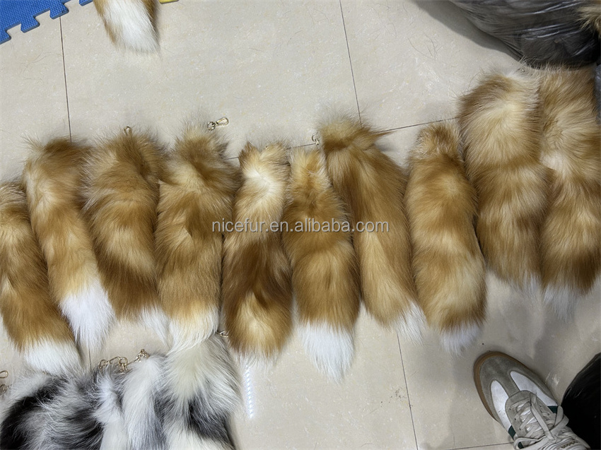 Chinese Factory Supply Fluffy Dyed Fox Fur Tail For Custom Keychain Decoration Silver Fox Tail