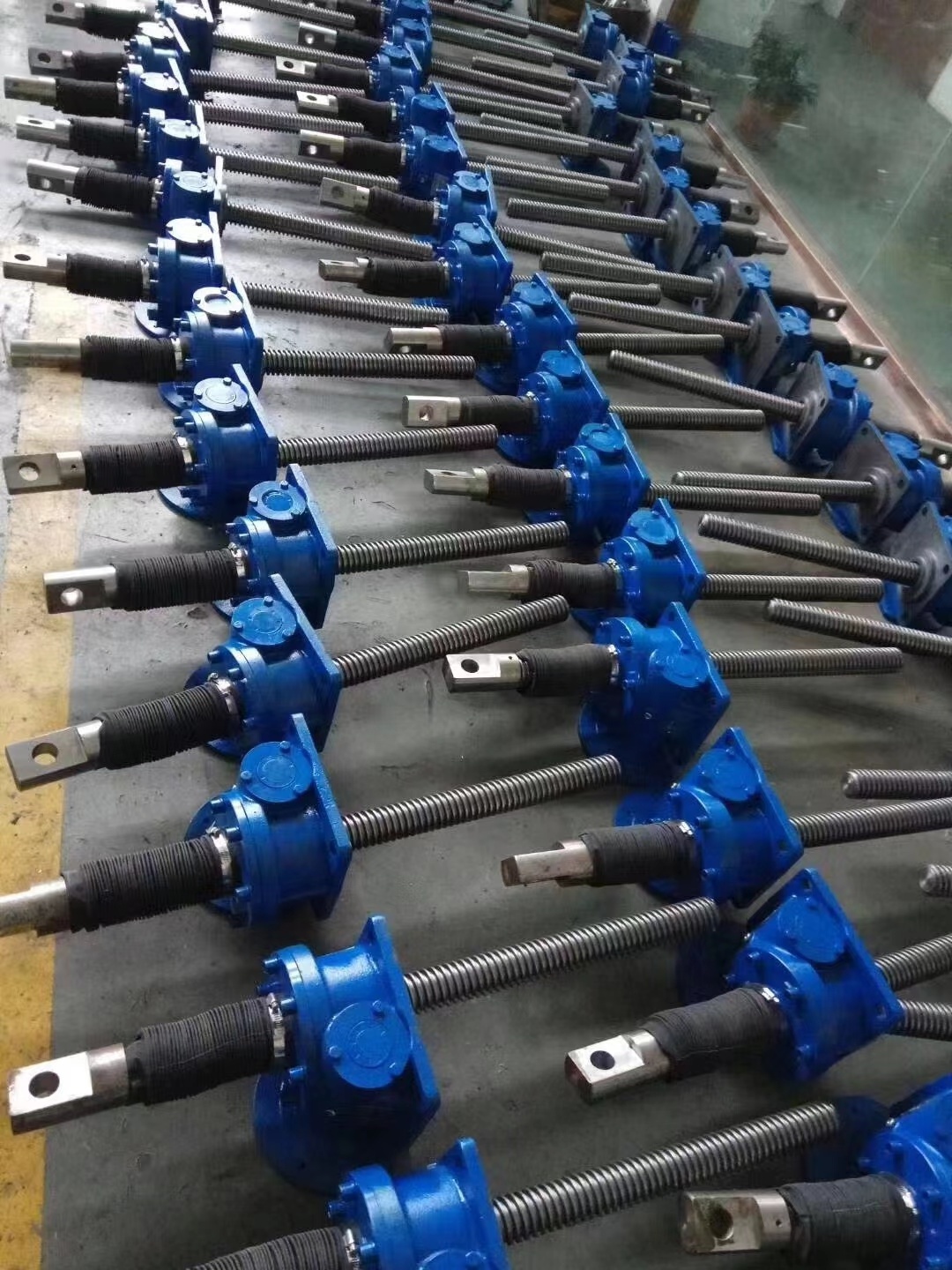 Customized Screw Jack  bevel 90 degree drive gearbox is in linear threaded lifting system