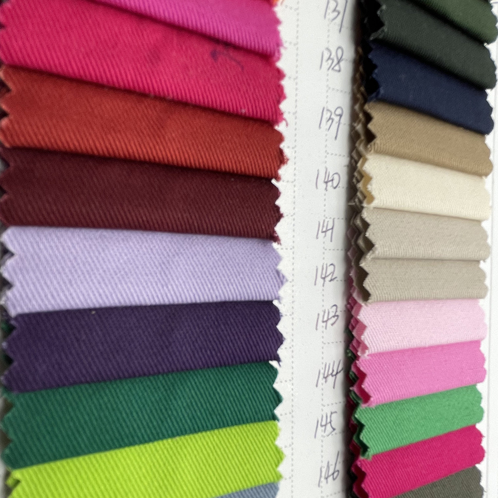 wholesale high quality 100% cotton 10856 woven comb skirt khaki twill fabric 260gsm stock lot roll textile for pant, bags, jacke