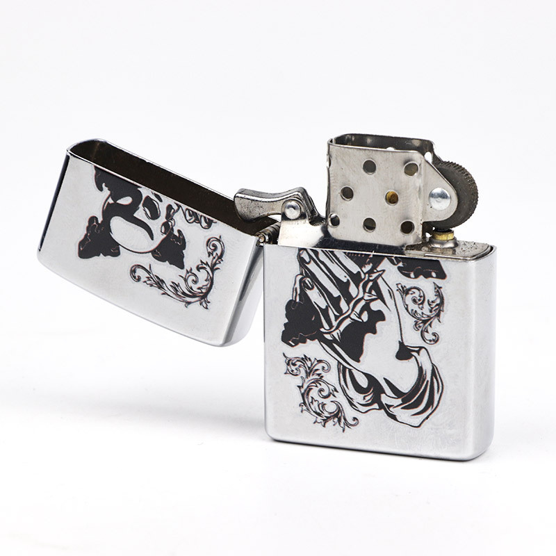 Wholesale Customized Logo Souvenir Windproof Silver Metal Smoking Cigarette Kerosene Lighter