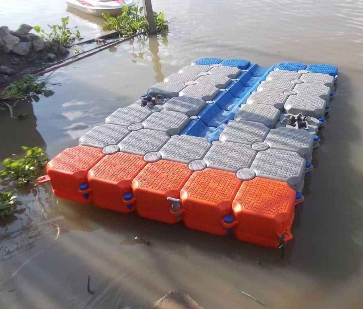 Pollution-free and durable plastic floating pontoons used as floating platforms and docks