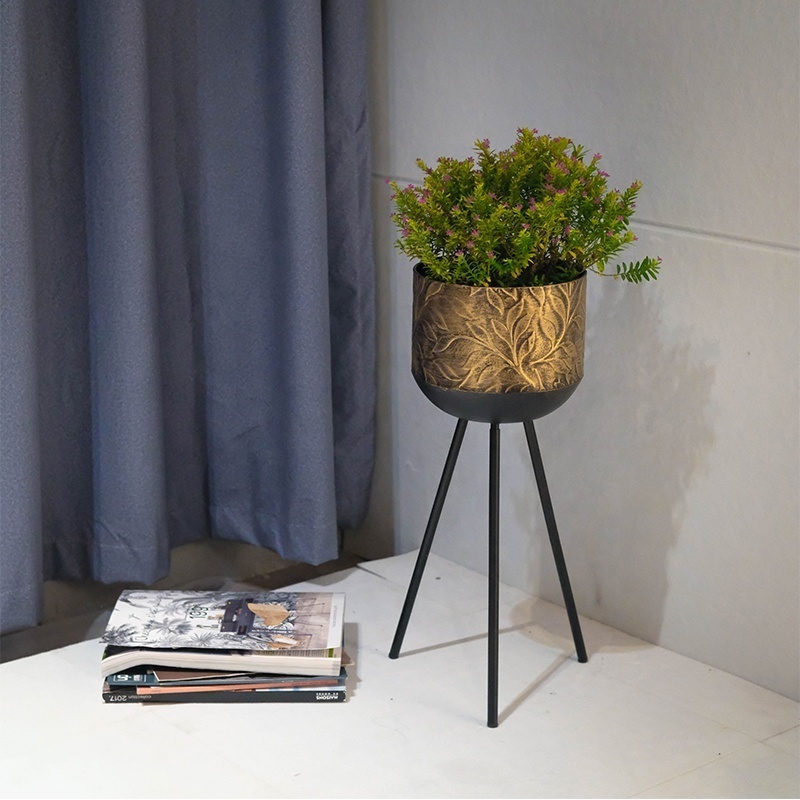 Modern Metal Planter Black Brush Gold Flower Pot Stand with Flower Pattern for Indoor Home and Outdoor Garden Decoration