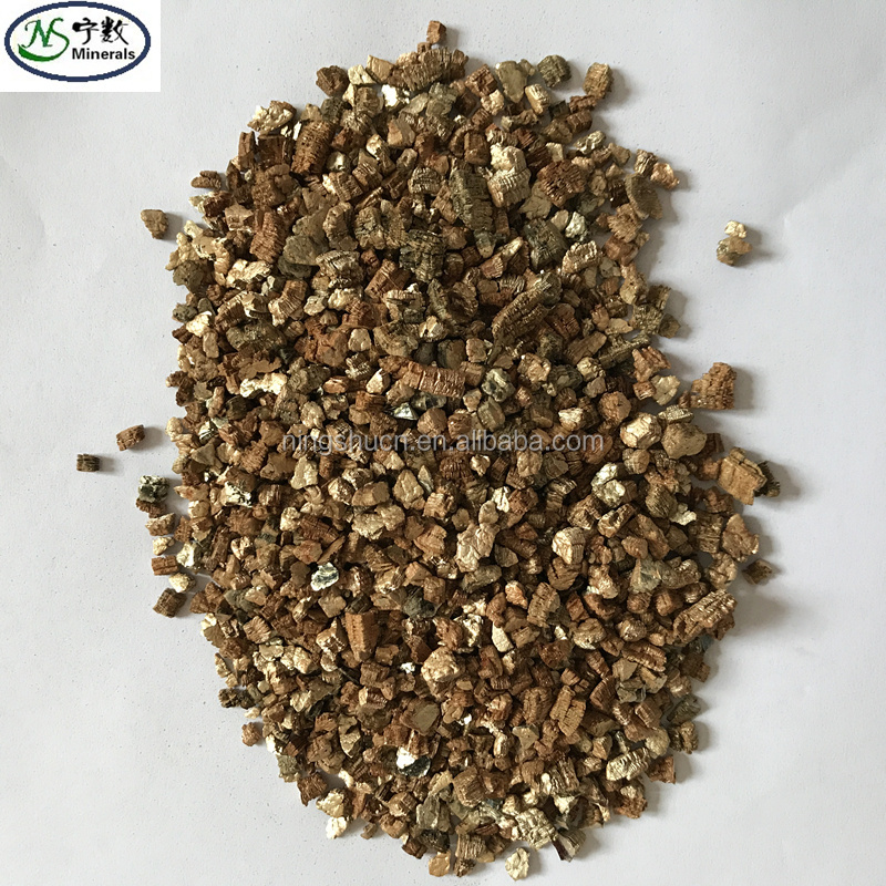 Absorbent expanded vermiculite for shipping hazardous liquids