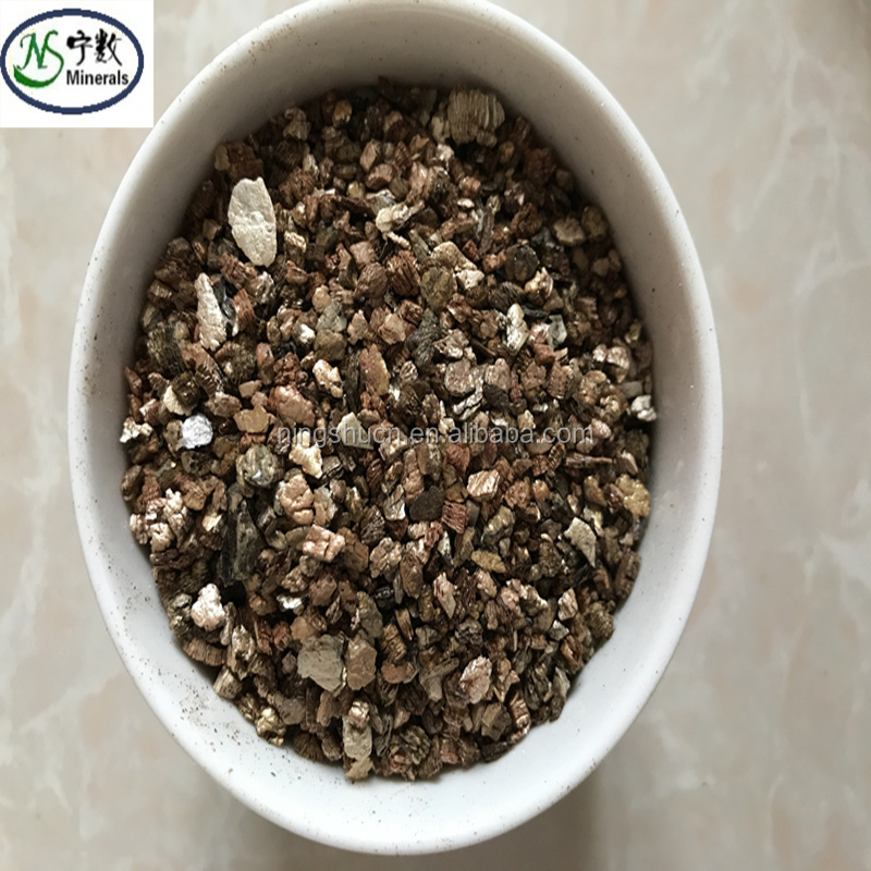 Absorbent expanded vermiculite for shipping hazardous liquids