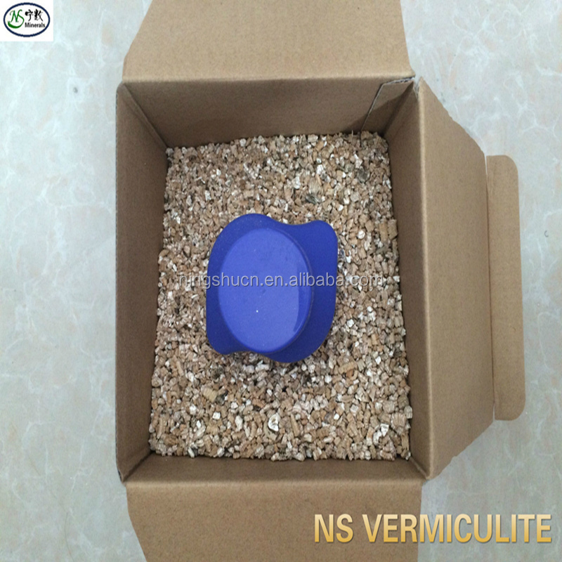 Absorbent expanded vermiculite for shipping hazardous liquids