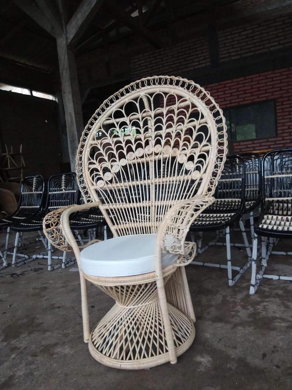 Grand Adult Natural Rattan Peacock Chair Wicker Indoor Indonesia Furniture Products