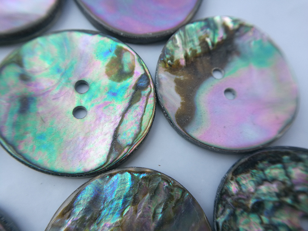 Unique 28mm 30mm 44L 48L 2 Holes Big Natural Dark Abalone Shell Coat Button for Sewing Luxury SeaShell Clothing Button Wholesale