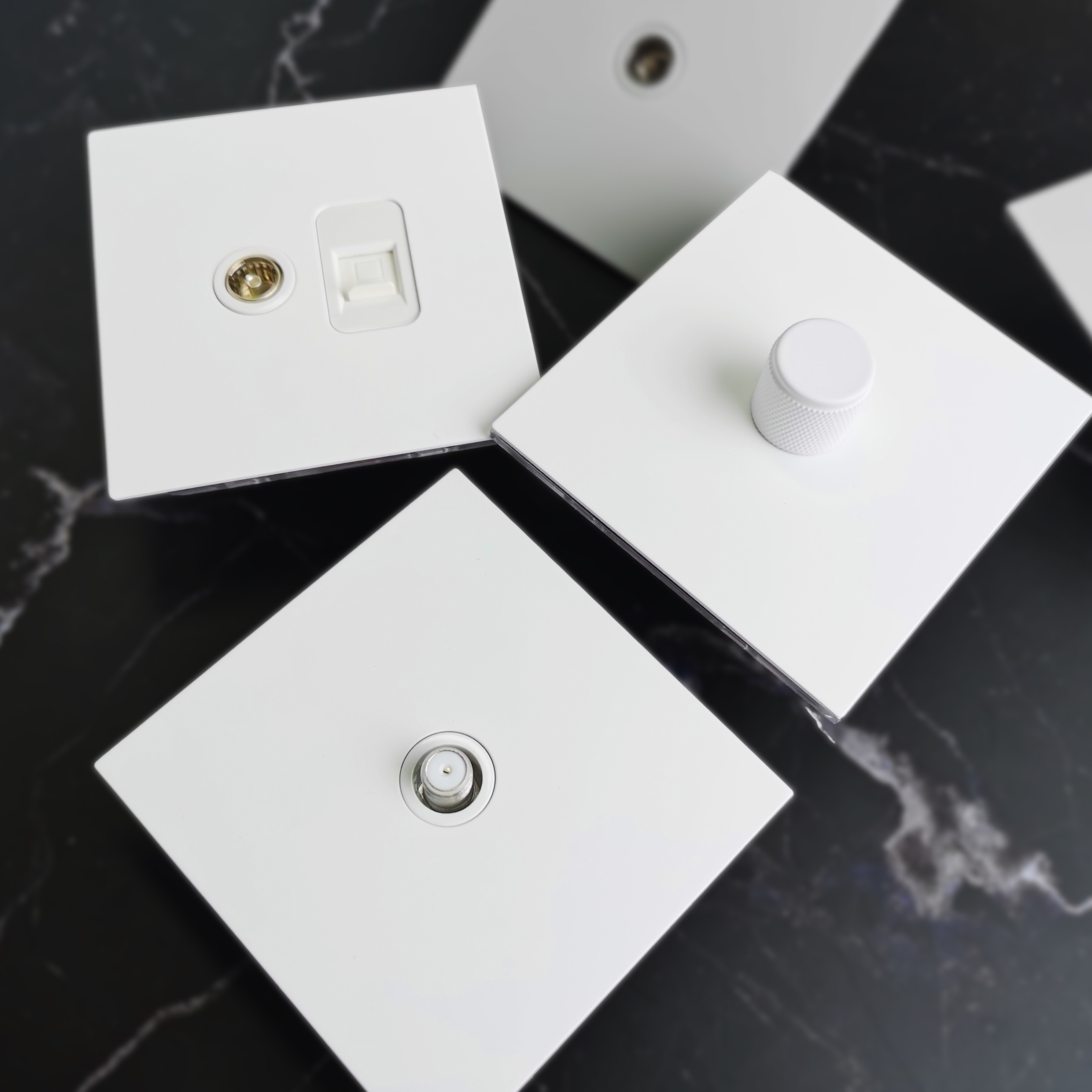 Factory Manufacturer electric wall light switches and home sockets 2 gang 2 way toggle switch Wholesale