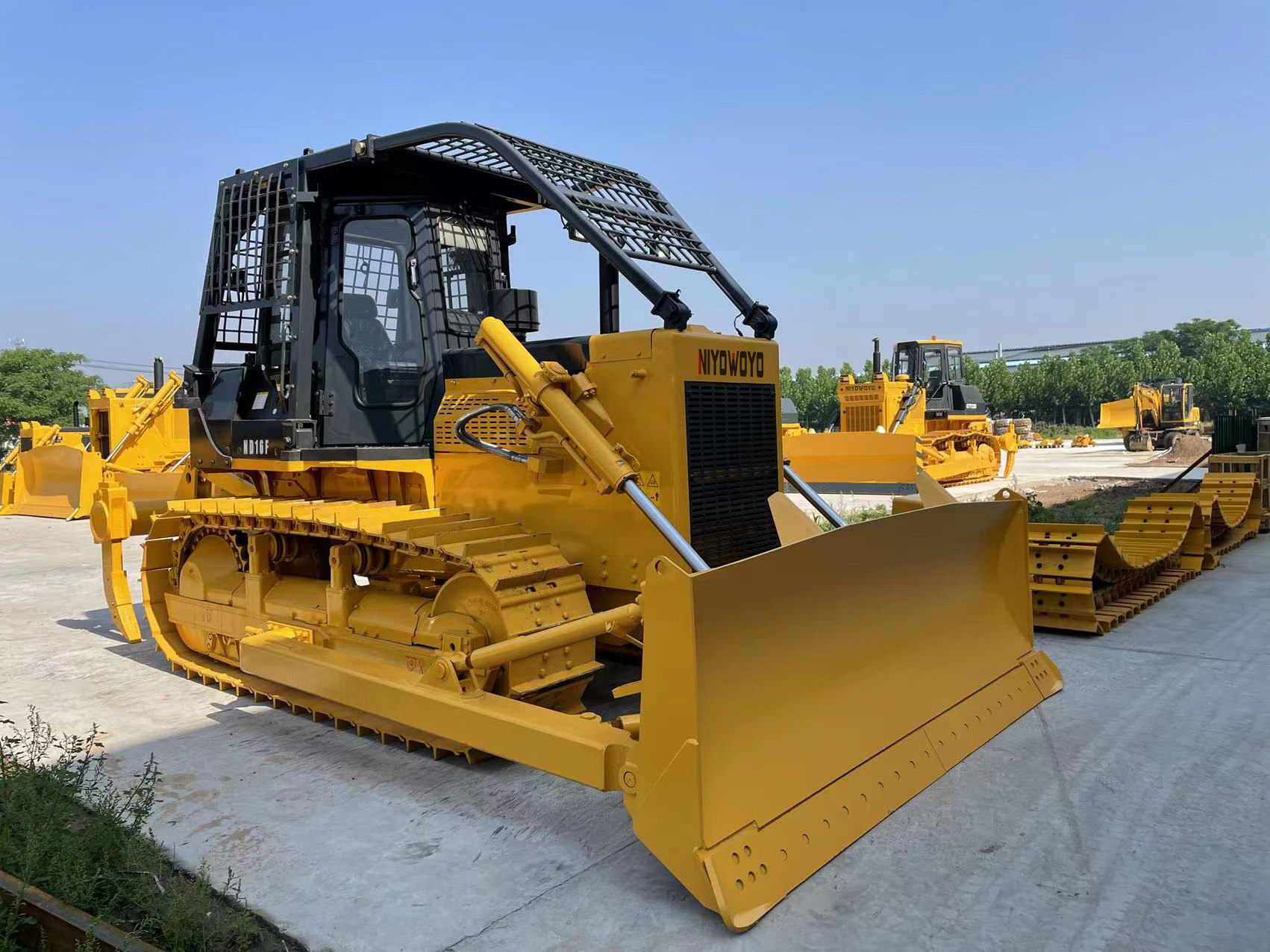 Wholesale Warranty 1800Hours Popular hot selling bulldozer machine New Mini Bulldozer Crawler Dozer for Sale