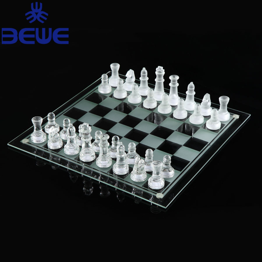 China Supplier Promotional Crystal Chess Set