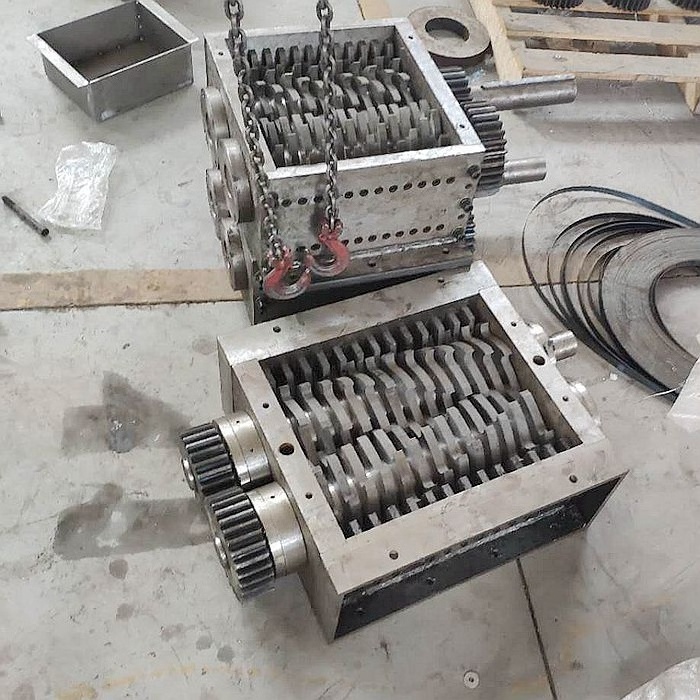 Mini twin shaft shredder and case