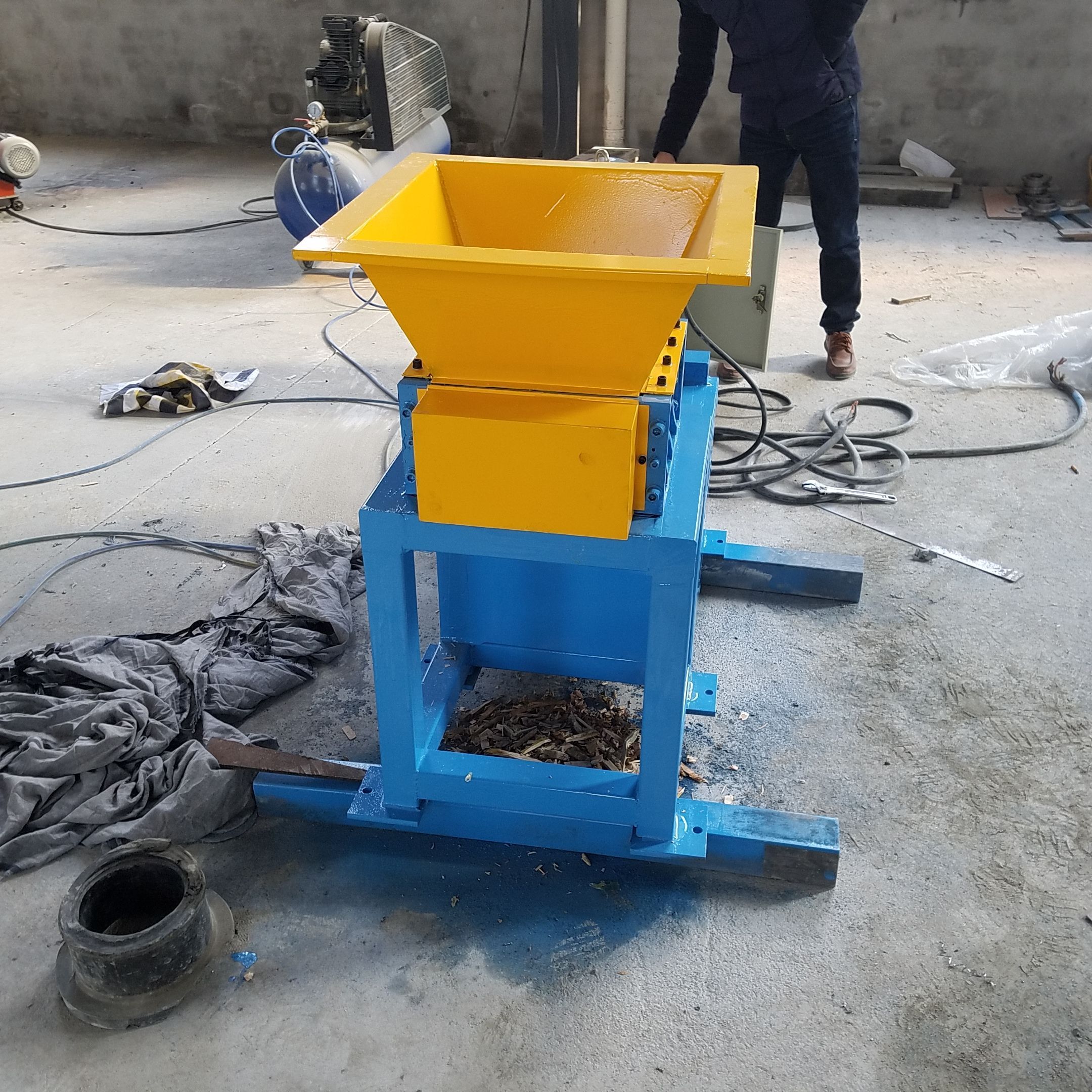 300 Model Tyre Recycling Mini Shredder Machine Wood Shredder Machine Can Shredder Machine