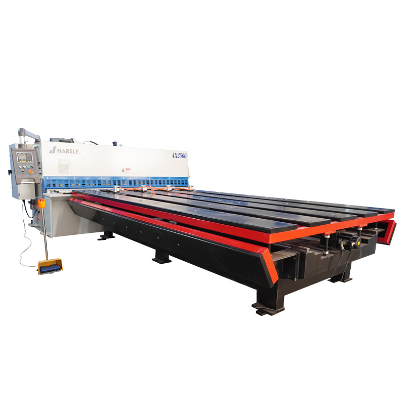 Auto feeding table shearing machine with E200PS controller , QC12K-4X2500 swing beam hydraulic cutting machine