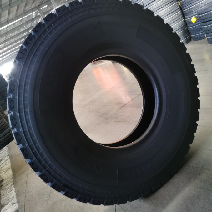 12.00R20 GS105 Medium Short Distance Standard Load Tires Truck Secure Anti Puncture Tires For Trucks