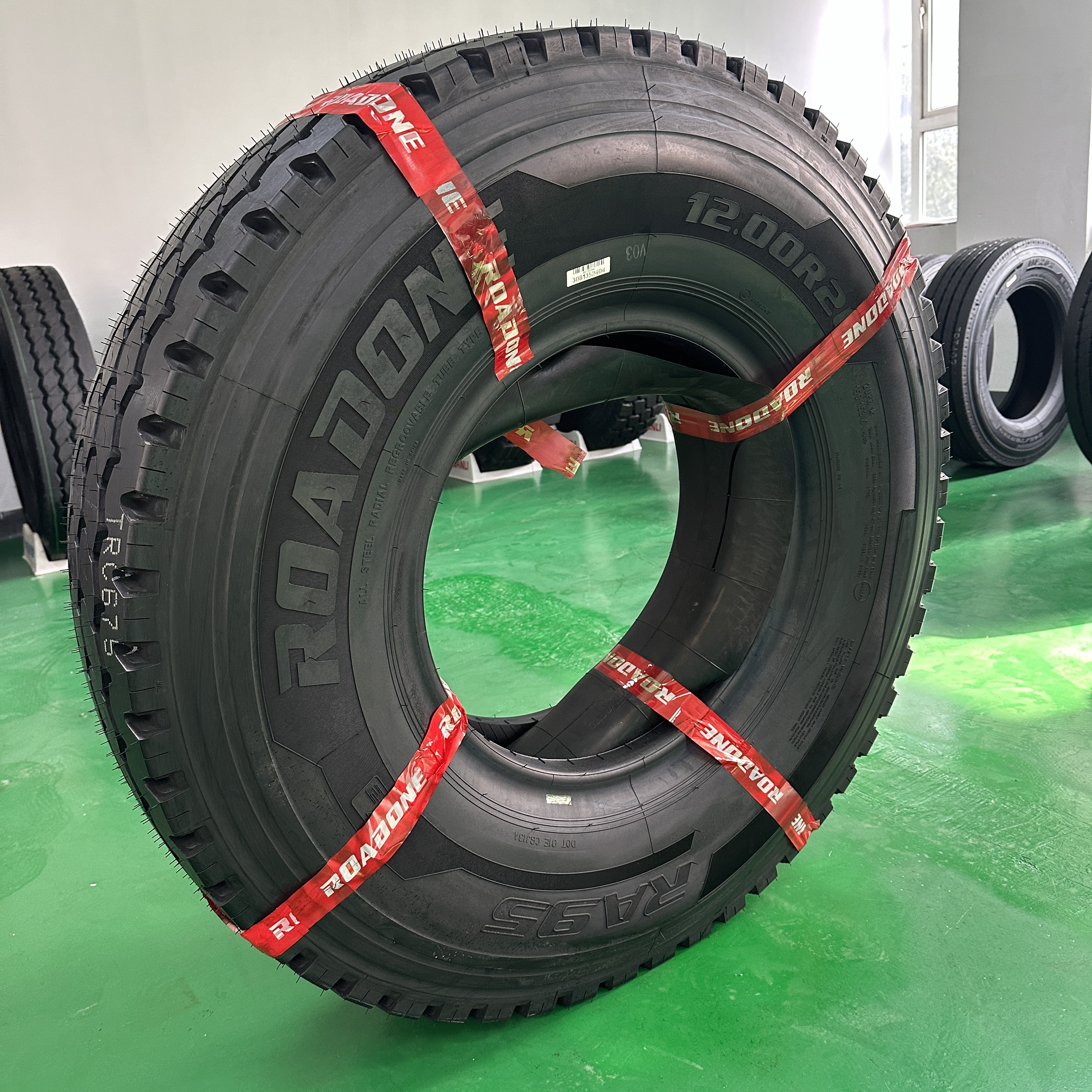 ROADONE RA95 Truck Bus Tyre 12.00R20 20PR Wholesale High Quality Secure Non-Slip Truck Tires