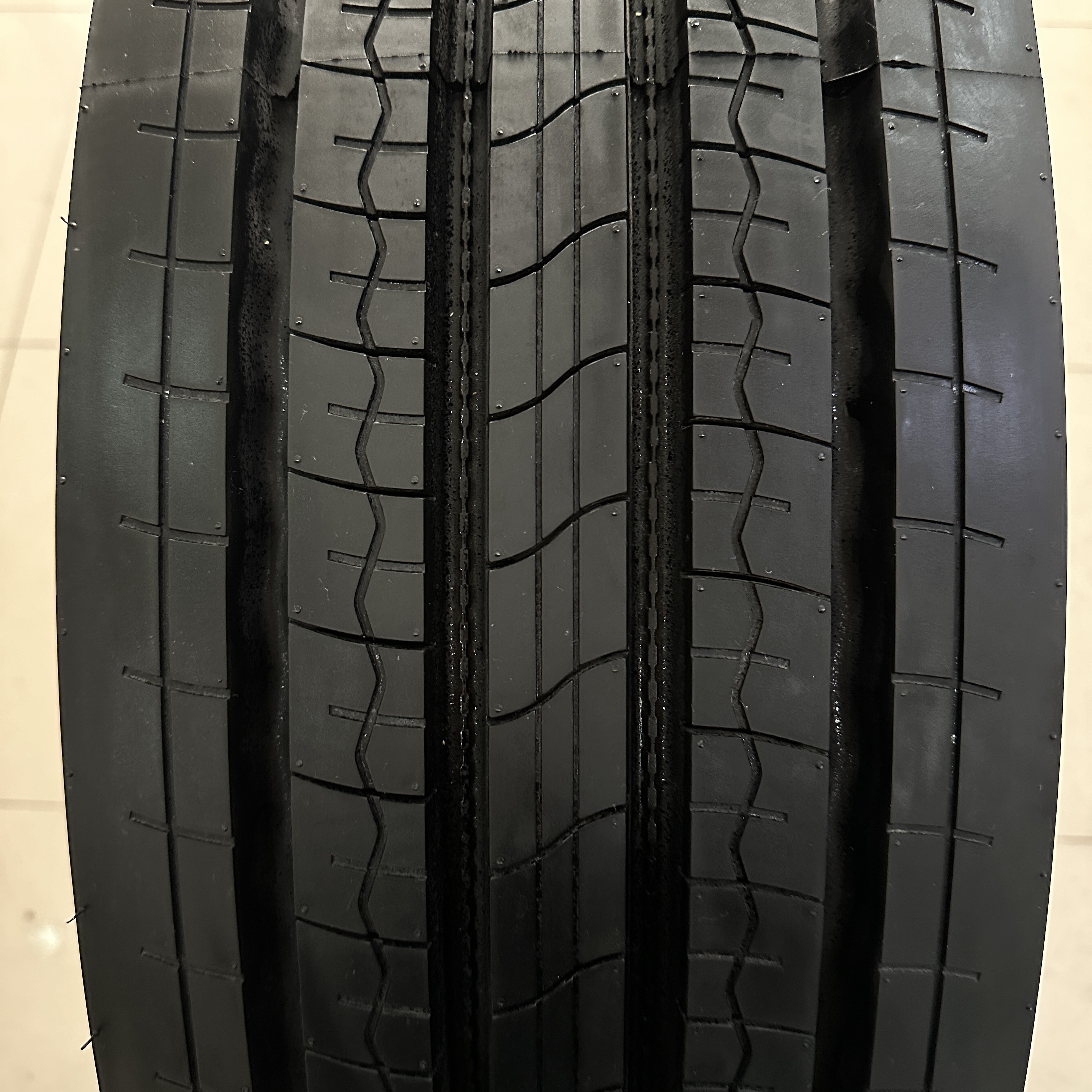 ROADONE 295/80R22.5 HF21 China High Performance And High Quality Wear Resistant Flotation Heavy Duty Tires Flotation Heavy Duty