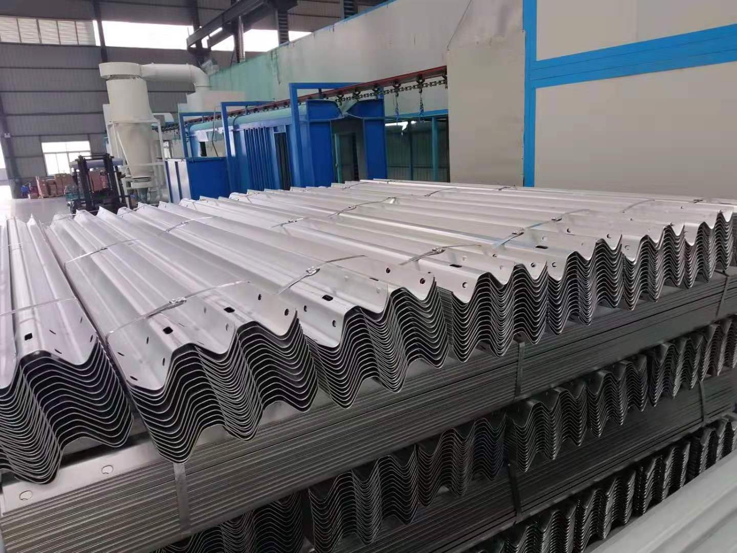 hot dip galvanized guardrail beam W beam Thrie Radius Curved Customized guardrail beam 2 waves 3 waves road barriers