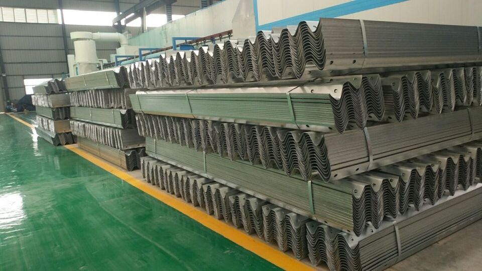 hot dip galvanized guardrail beam W beam Thrie Radius Curved Customized guardrail beam 2 waves 3 waves road barriers