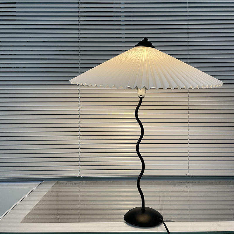 Wholesale Japanese style ins retro pleated table lamp nordic bedside led umbrella desk lamp reading lamp